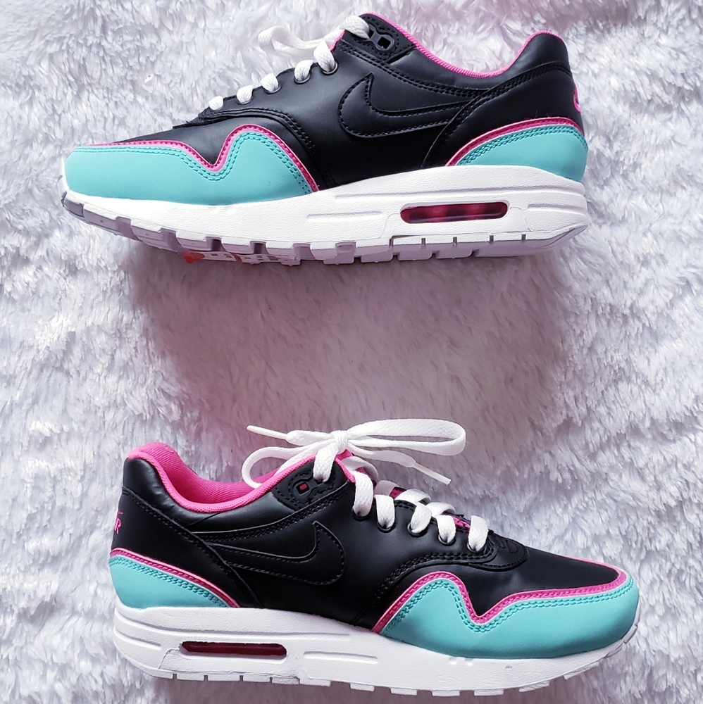 Youth or Womens Size 8.5 Nike Air Max 1 GS - Picture 1 of 7